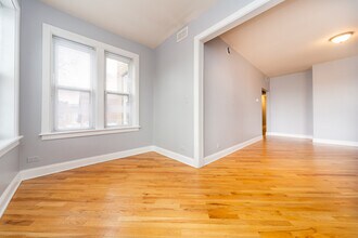 1127 N Christiana Ave-Unit -2 in Chicago, IL - Foto de edificio - Building Photo