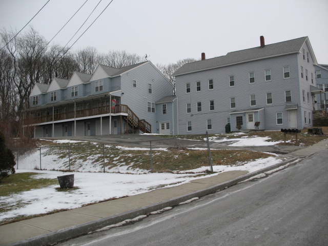 31 5th Ave in Webster, MA - Building Photo