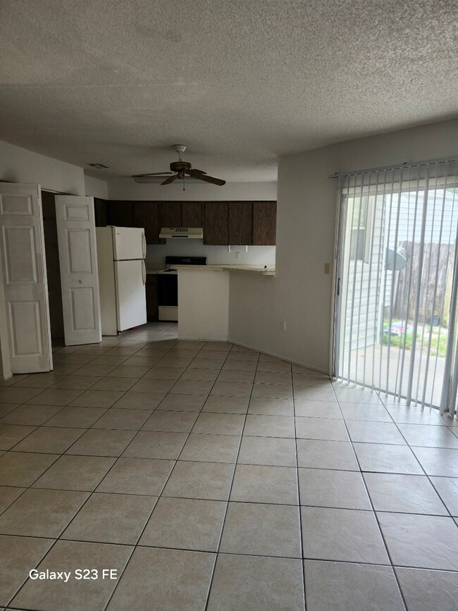 3624 Meriden Ave, Unit C in Oldsmar, FL - Foto de edificio - Building Photo
