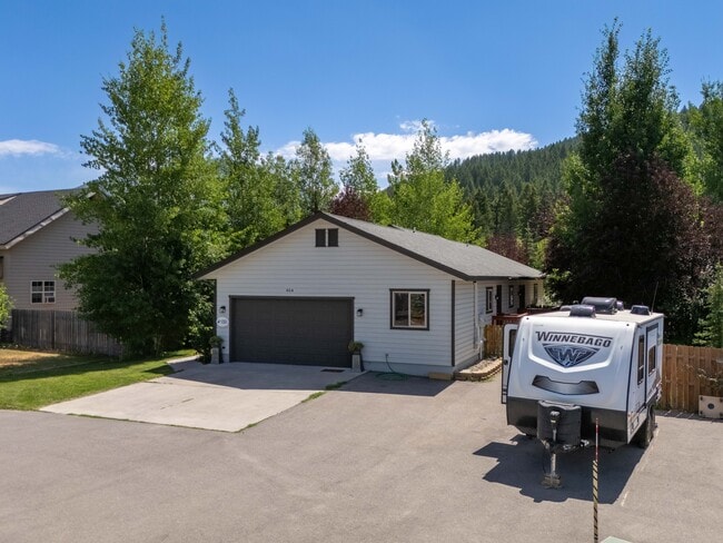 property at 404 Snake River Dr