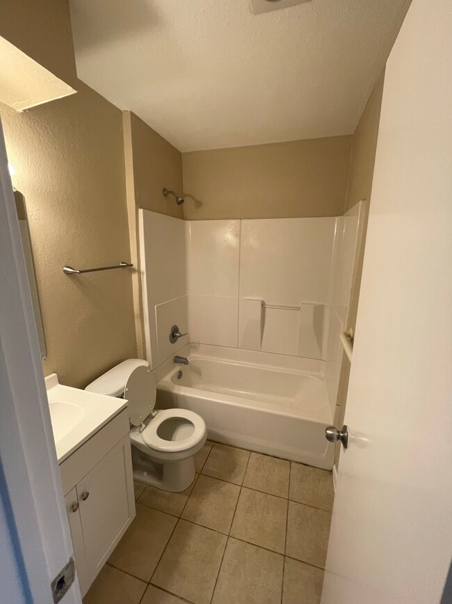 501 Algerita Dr, Unit Unit B in Georgetown, TX - Building Photo - Building Photo