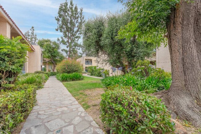 18307 Burbank Blvd, Unit 24 in Tarzana, CA - Building Photo - Building Photo