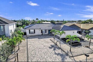 6515 Santiago Ct in Apollo Beach, FL - Building Photo