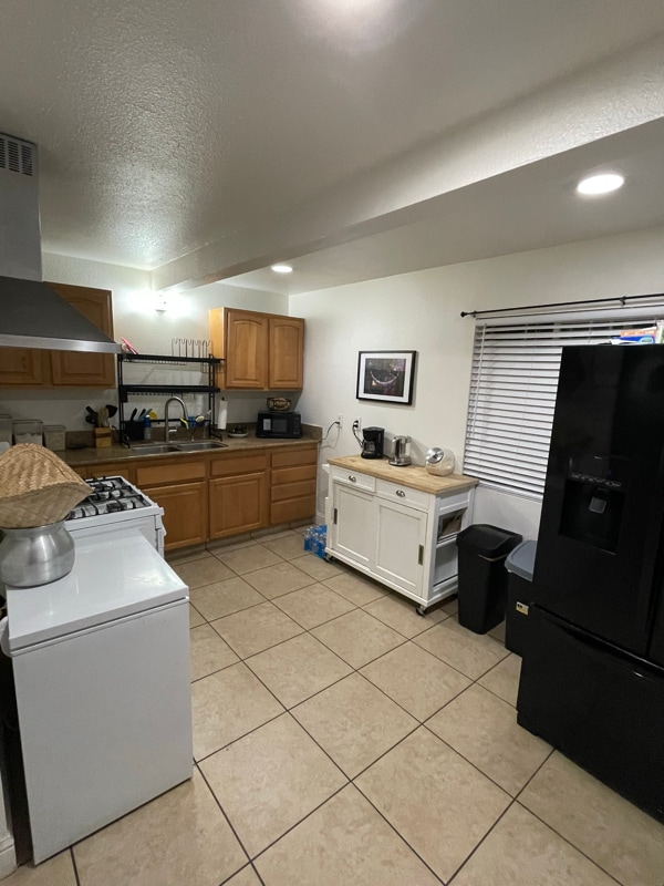 150 Arcade Blvd in Sacramento, CA - Foto de edificio - Building Photo