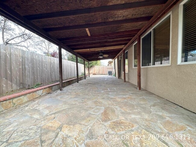 2555 Crestmore Cir in Stockton, CA - Building Photo - Building Photo