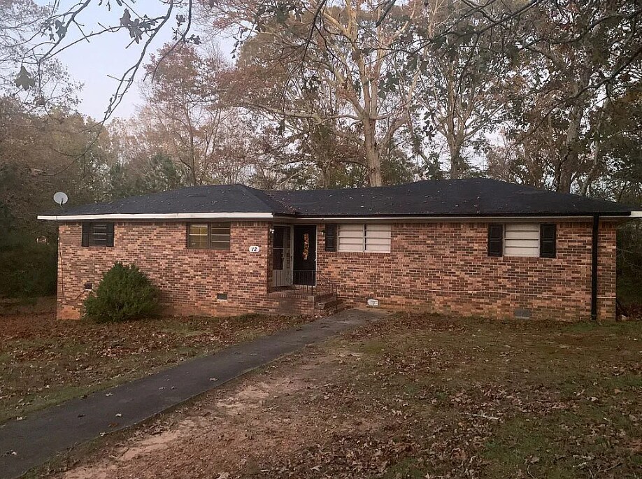 12 Crestview Dr in Douglasville, GA - Building Photo