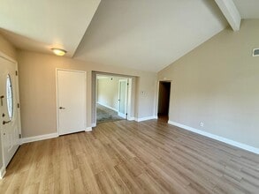 20304 Village 20 in Camarillo, CA - Building Photo - Building Photo