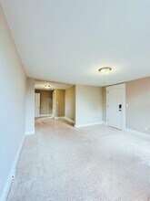 33 Elmwood Ave in Bloomfield, NJ - Building Photo - Building Photo