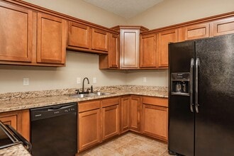 Stonewater Place in Jackson, TN - Building Photo - Building Photo