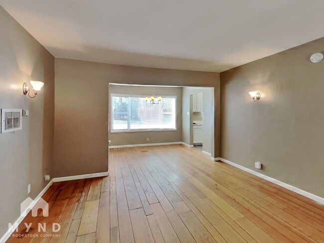 2141 Royal Oaks Dr in Sacramento, CA - Building Photo - Building Photo