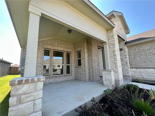 577 Elm Green St in Hutto, TX - Building Photo - Building Photo