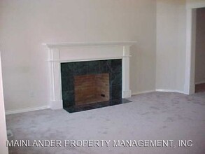 15555 Village Park Ct in Lake Oswego, OR - Building Photo - Building Photo