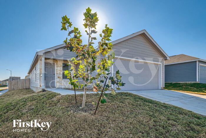 5196 Fowler Crst in Converse, TX - Building Photo