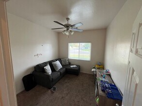 3602 Chisholm Trail Ave in Bakersfield, CA - Foto de edificio - Building Photo