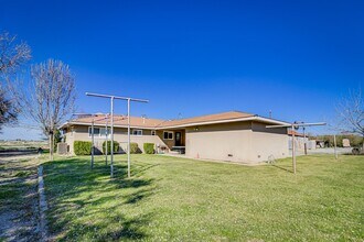 22157 Brimhall Rd in Bakersfield, CA - Building Photo - Building Photo