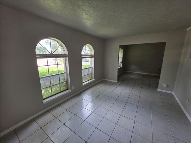 9723 Huntington Way Dr in Houston, TX - Building Photo - Building Photo