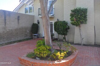 4500 Yorkfield Ct in Westlake Village, CA - Building Photo - Building Photo