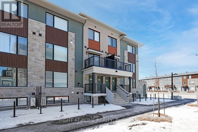 1031 Creekway Private in Ottawa, ON - Building Photo - Building Photo