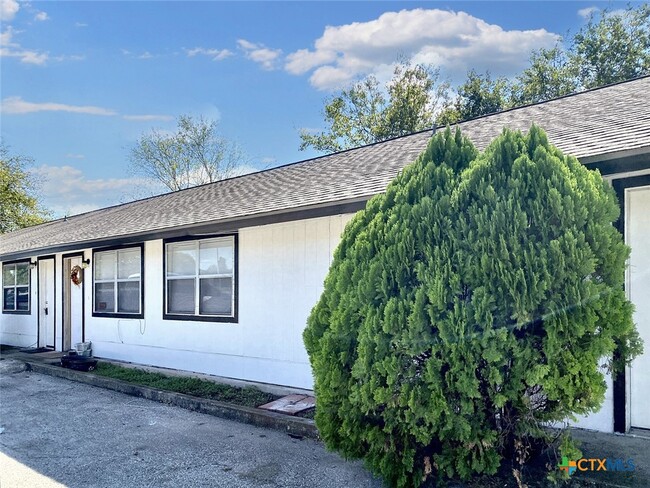 19221 San Marcos Hwy-Unit -D4 in Martindale, TX - Building Photo - Building Photo