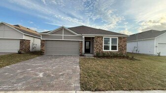 5147 Natalia Dr in St. Cloud, FL - Building Photo