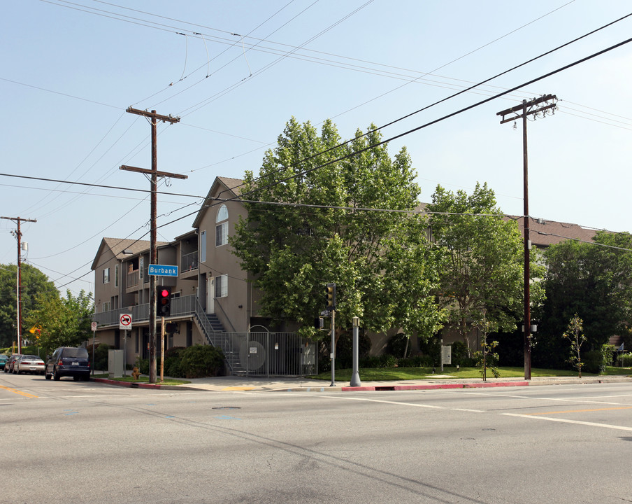 15059 Burbank Blvd in Van Nuys, CA - Building Photo