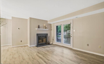 8612 Shadwell Dr, Unit 52 in Alexandria, VA - Foto de edificio - Building Photo