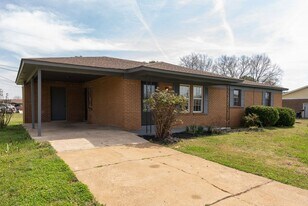 101 Scotland Dr in Athens, AL - Building Photo