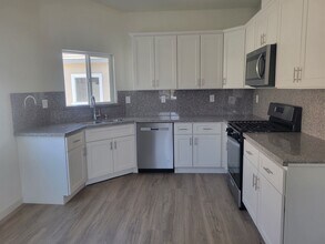 8500 Grandy St in Bakersfield, CA - Building Photo - Building Photo