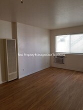 2537 Diamond St-Unit -2 in Rosamond, CA - Building Photo - Building Photo