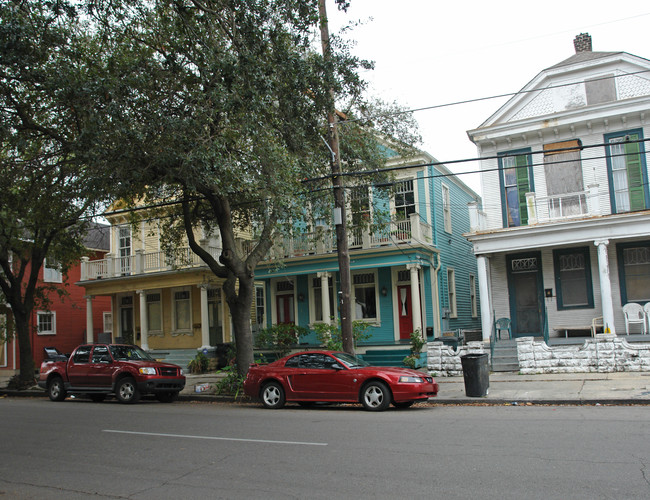 1233 Carondelet St in New Orleans, LA - Foto de edificio - Building Photo