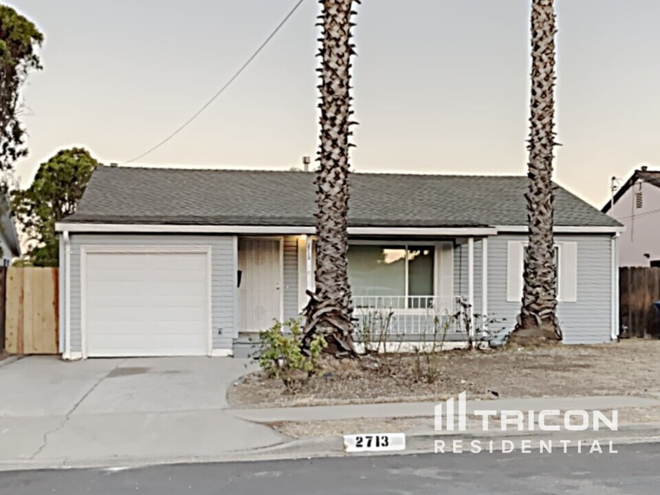 2713 Dolores St in Antioch, CA - Building Photo