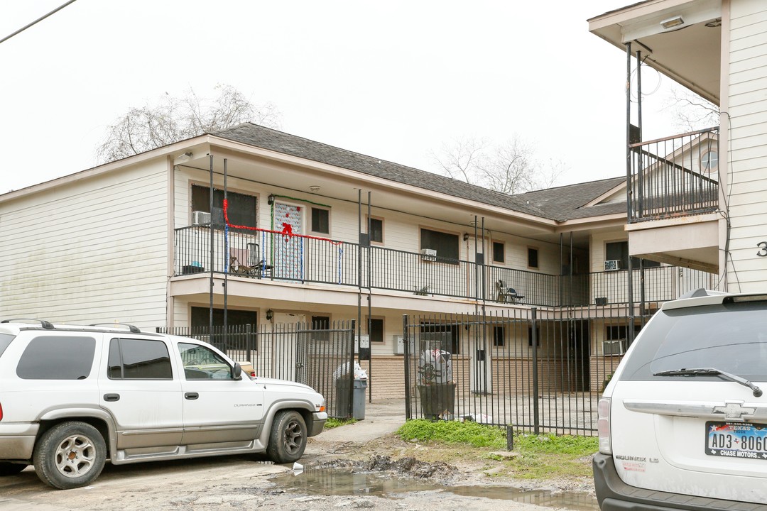 Mainer Village Apartments in Houston, TX - Building Photo