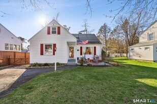 27 Melrose Ave in Hamden, CT - Building Photo