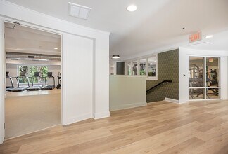 Weston Lakeside Apartments in Cary, NC - Foto de edificio - Building Photo