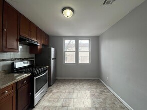 64 Rutgers Ave, Unit 2 in Jersey City, NJ - Building Photo - Building Photo