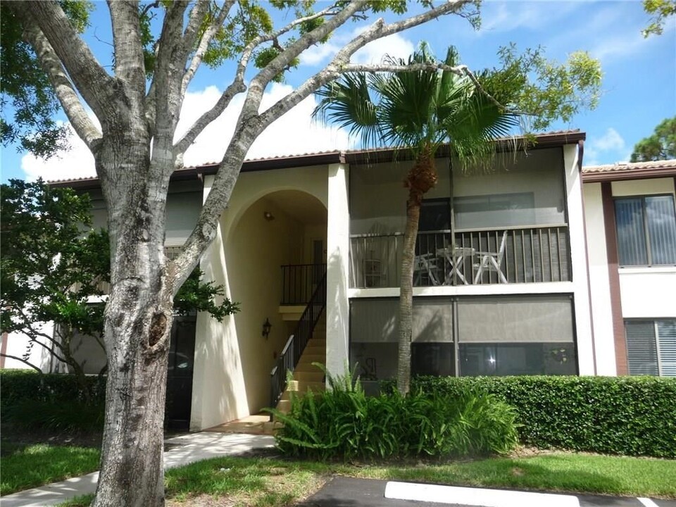 1935 Silver Pine SW Way in Palm City, FL - Foto de edificio