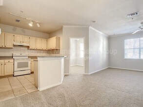 2444 Legacy Lake Dr in Maitland, FL - Building Photo - Building Photo