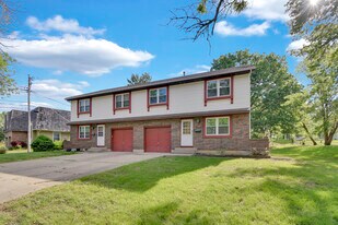 3702 NE 69th St in Kansas City, MO - Building Photo