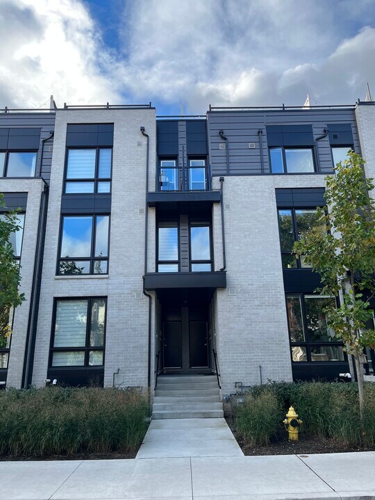 31 Florence St in Toronto, ON - Building Photo