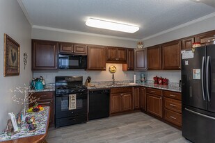 The Lakewood House Apartments in North Little Rock, AR - Building Photo