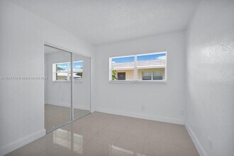 678 Kathy Ct, Unit 1-4 in Margate, FL - Building Photo - Building Photo