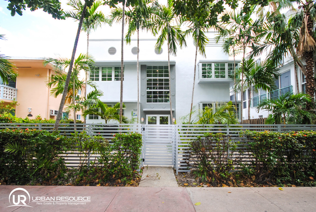 1025 Meridian Ave in Miami Beach, FL - Building Photo