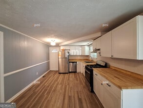 6139 Lullwater Dr in Douglasville, GA - Building Photo - Building Photo