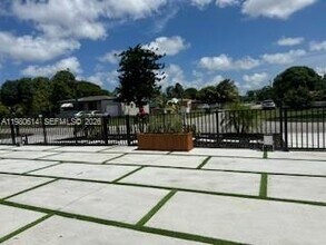 1001 NW 148th St in Miami, FL - Building Photo - Building Photo