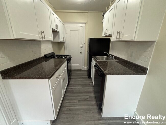 425 Park Dr, Unit 235-16 in Boston, MA - Building Photo - Building Photo