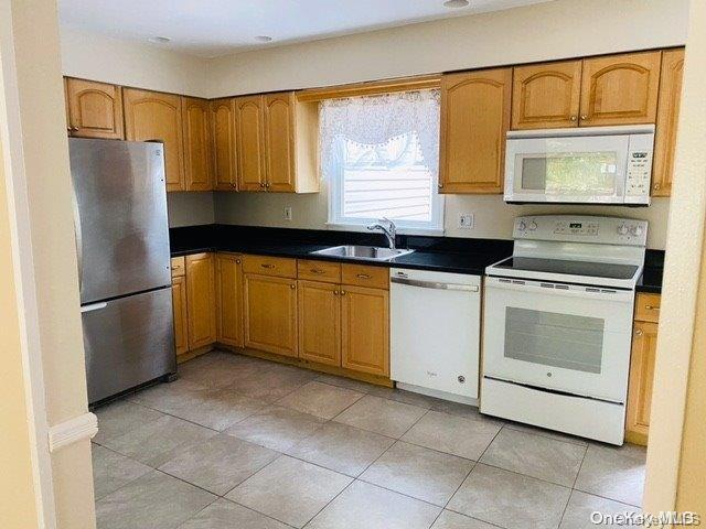 143 Dickinson Ave in East Northport, NY - Building Photo - Building Photo