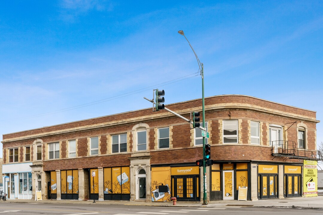 3807 N Clark St-Unit -FLR-2 in Chicago, IL - Building Photo