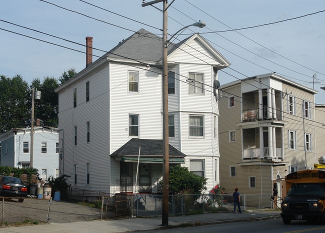 207 Lawrence St in Lawrence, MA - Foto de edificio - Building Photo