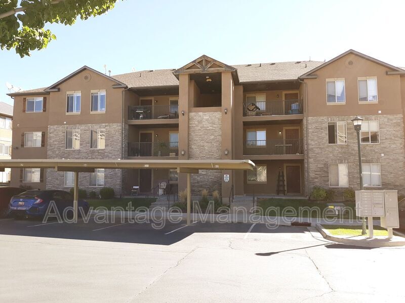 3569 E Rock Creek Rd-Unit -Unit G-4 in Eagle Mountain, UT - Foto de edificio