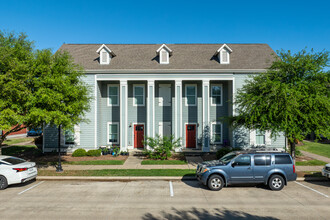 The Cottages of College Station in College Station, TX - Building Photo - Building Photo
